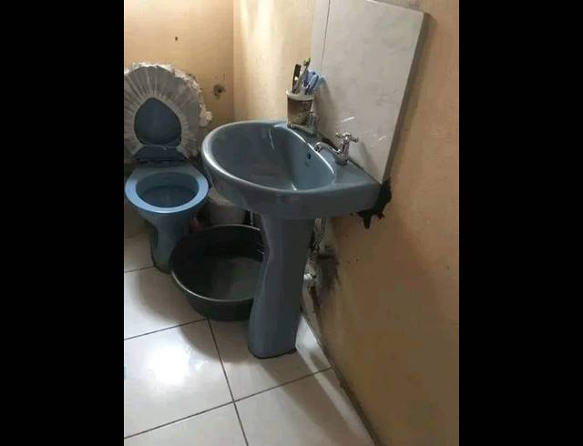 2 BEDROOM HOUSE FOR SALE IN TEKWANE